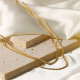 Collar Hailey de Cadenas Doradas en Capas