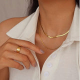 Collar Hailey de Cadenas Doradas en Capas