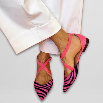 Zarella | Sandalias planas con estampado de cebra y tiras cruzadas en el tobillo